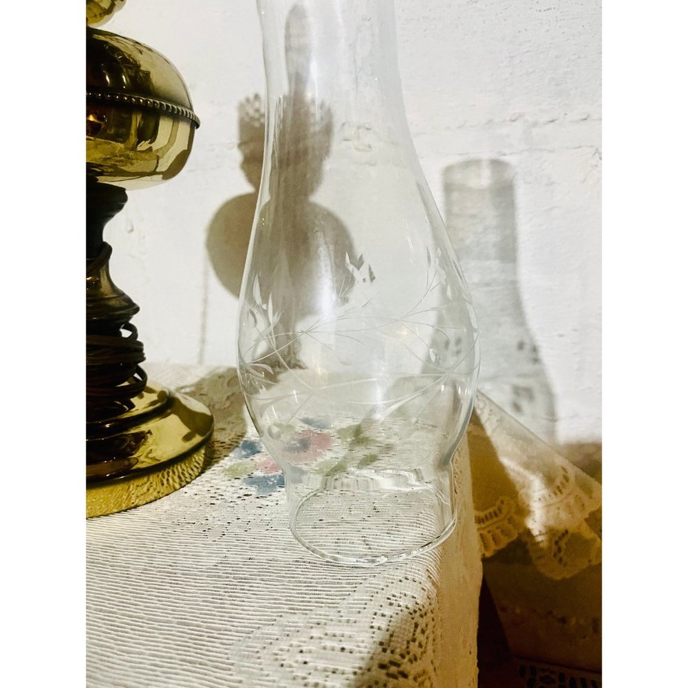 A beautiful vintage brass lamp with glass chimney, old oil lamp converted to ele - Picture 6 of 10
